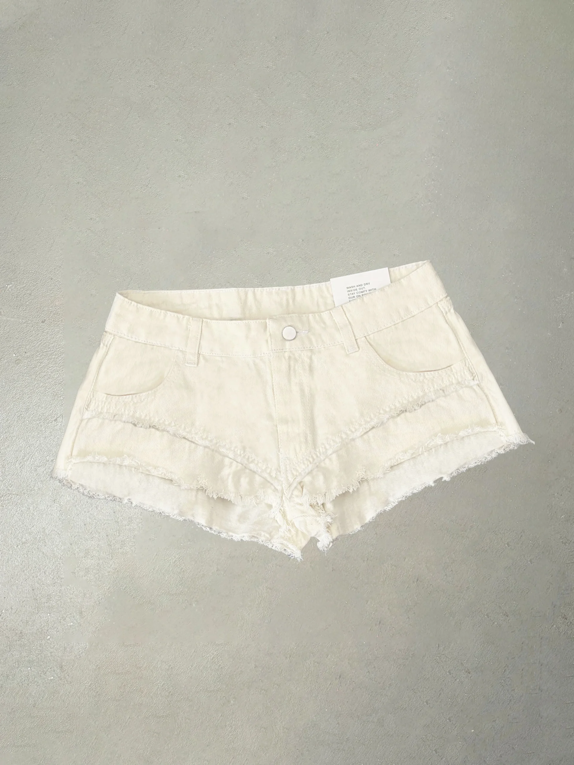 SHORT T. BAJO FLECOS CREMA #POLA.08.F