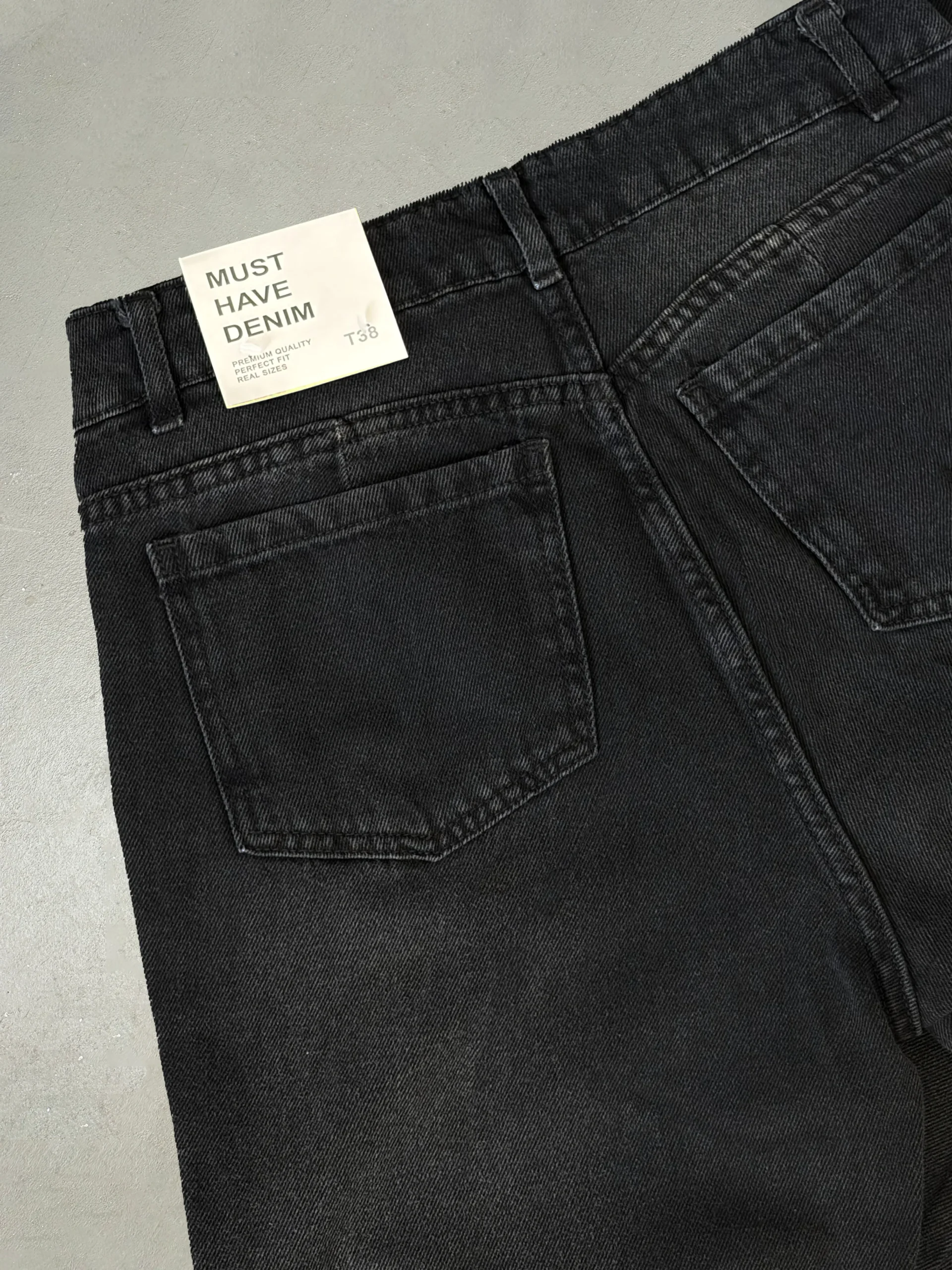 Alternative view of FULL LENGTH NEGRO BG #DOX.01