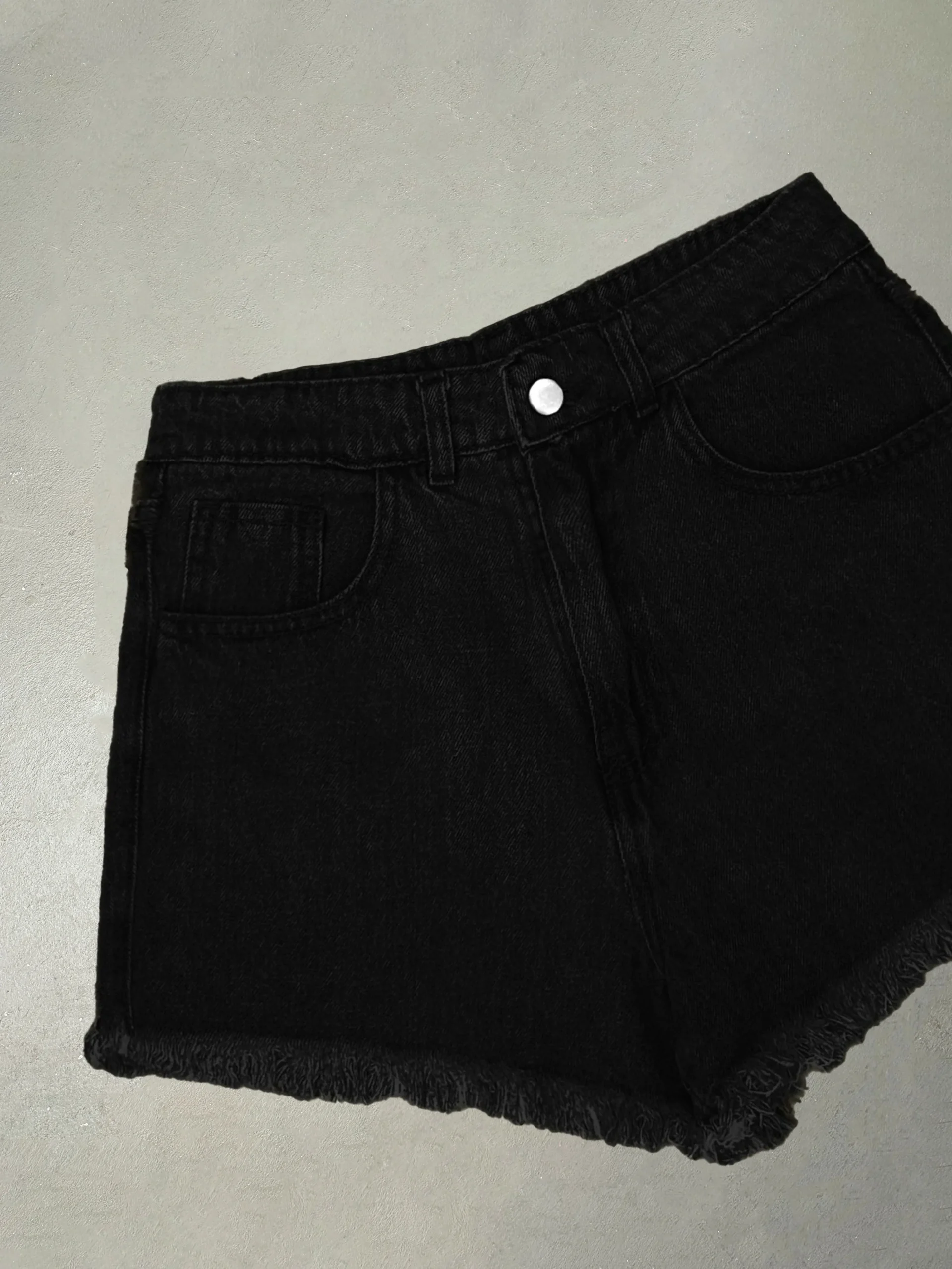 Alternative view of SHORT DEFL. NEGRO #BERLIN.01