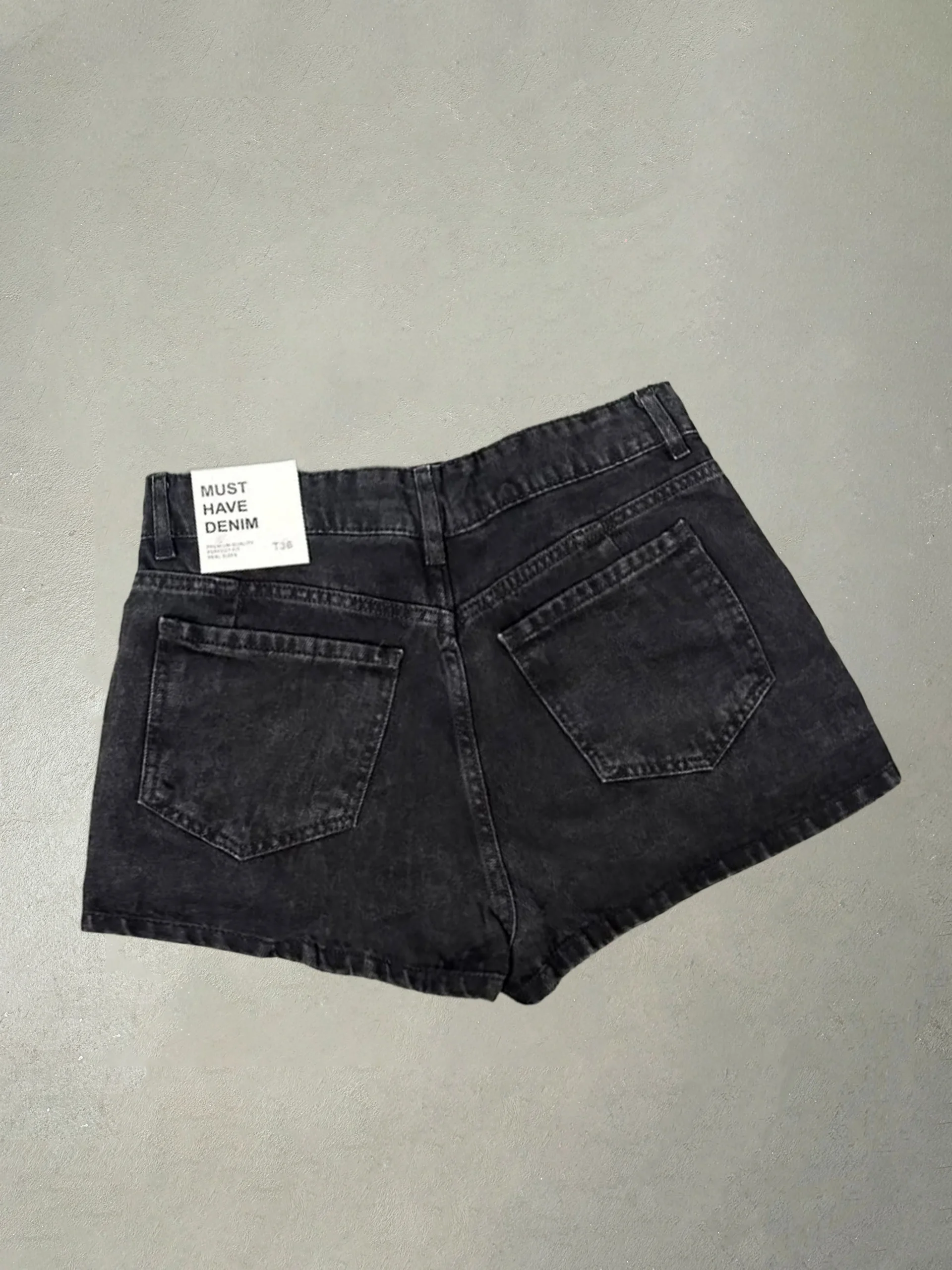 Alternative view of MINI SHORT CRUZA. NEGRO #KONA.01