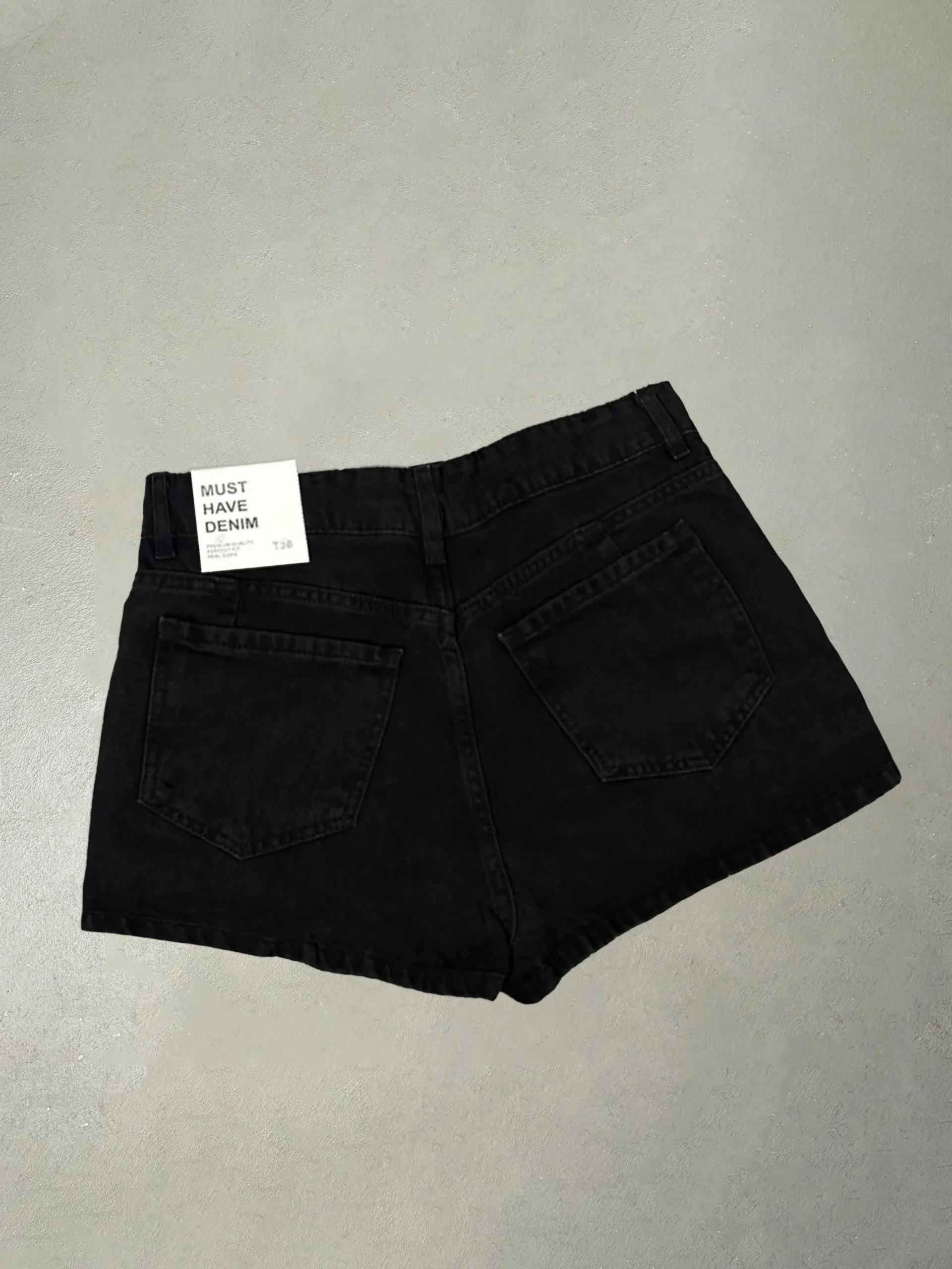 Alternative view of MINI SHORT CRUZA. NEGRO #KONA.01