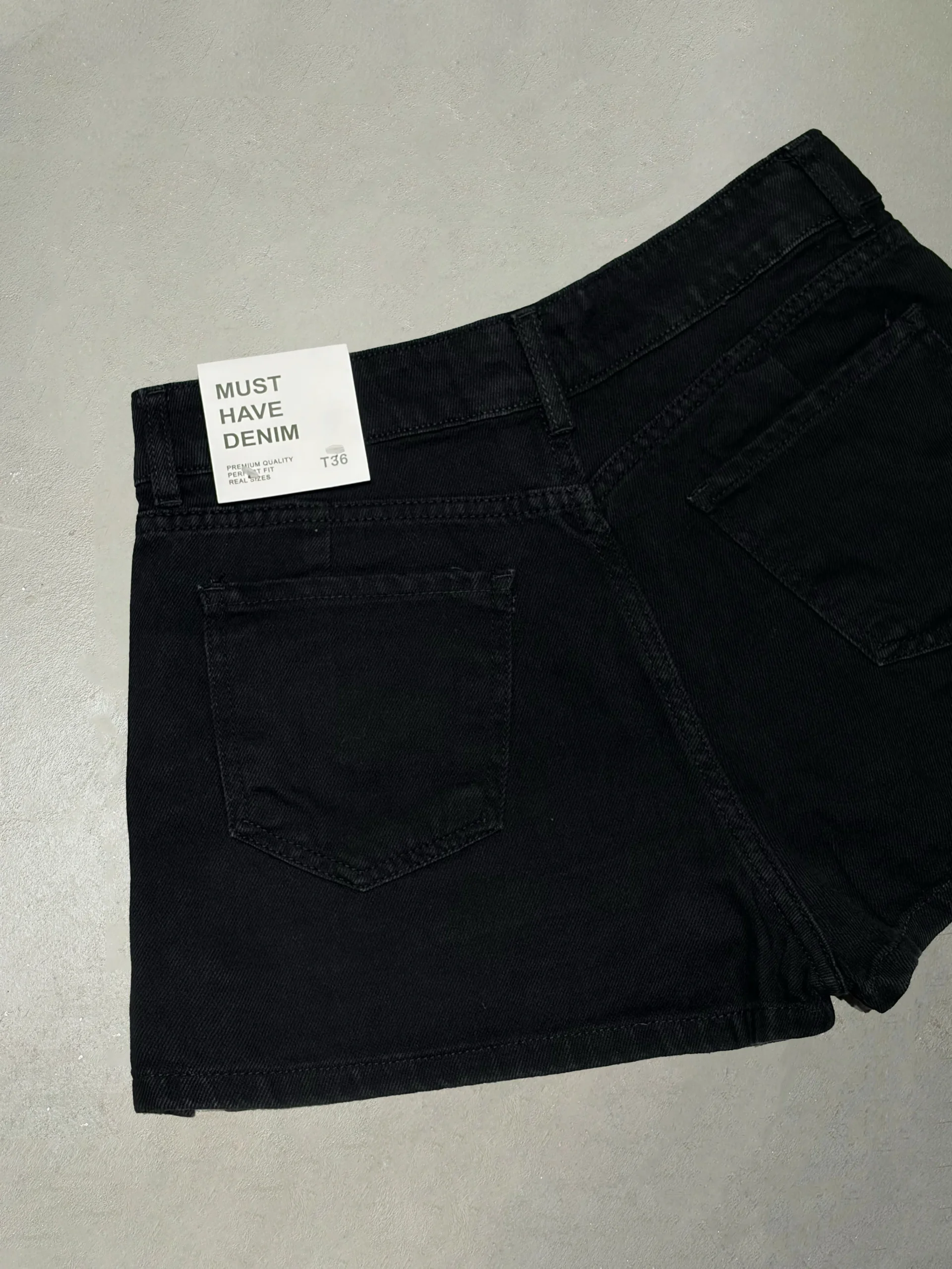 Alternative view of MINI SHORT NEGRO #MARNE.01