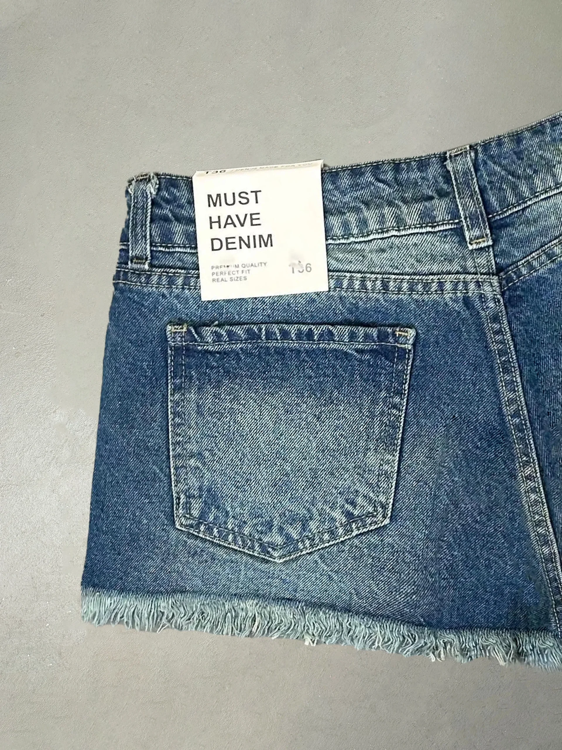 Alternative view of SHORT T. BAJO AZUL BG #FOX.03.BG